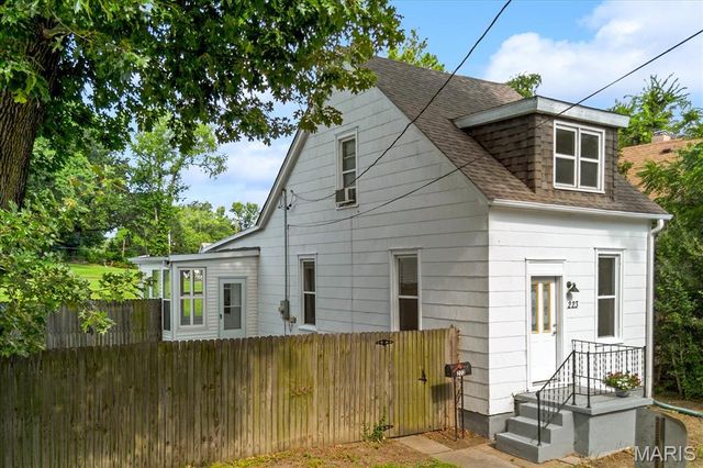 223 N 8th Street, Belleville, IL 62220