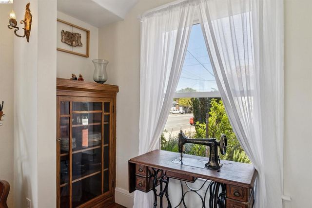 3031 Barrett Ave, Richmond, CA 94804