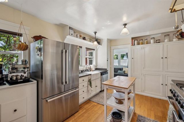 3031 Barrett Ave, Richmond, CA 94804