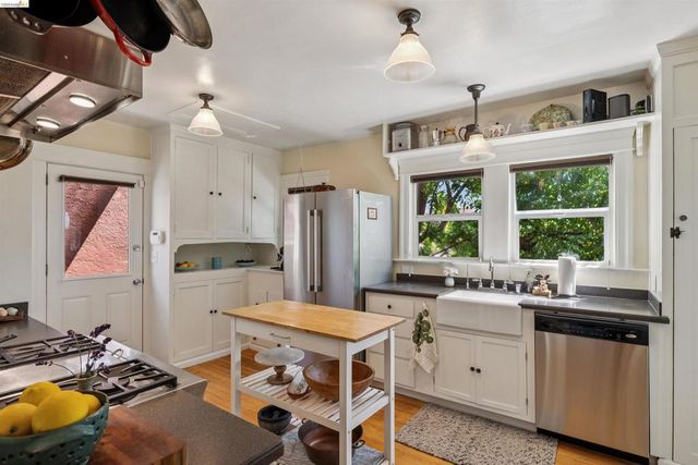 3031 Barrett Ave, Richmond, CA 94804
