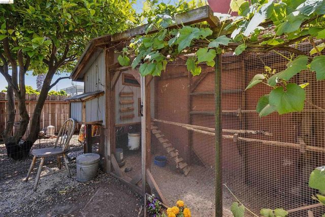 3031 Barrett Ave, Richmond, CA 94804