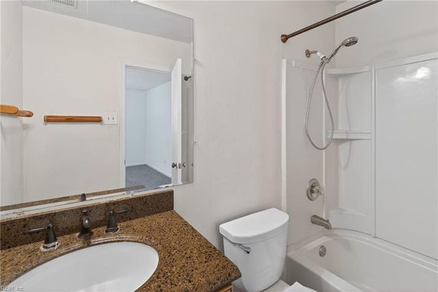 195 Bentley DR, Newport News, VA 23602