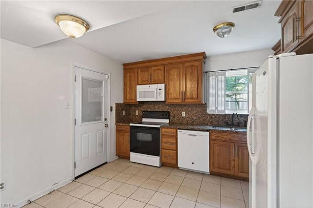 195 Bentley DR, Newport News, VA 23602