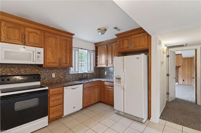 195 Bentley DR, Newport News, VA 23602