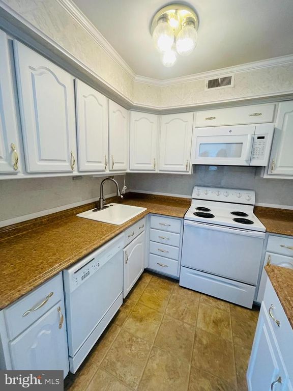 816 WINDING WAY, Westville, NJ 08093