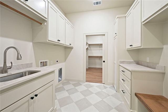 7052 Skipping Rock Path, Bryan, TX 77808