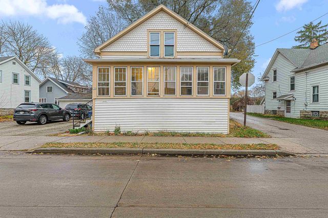 120 BOWEN STREET, Oshkosh, WI 54901