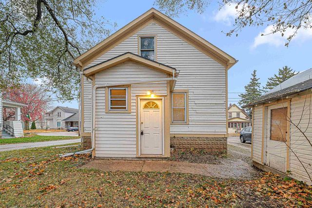 120 BOWEN STREET, Oshkosh, WI 54901