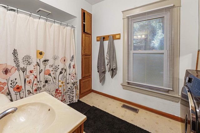 120 BOWEN STREET, Oshkosh, WI 54901