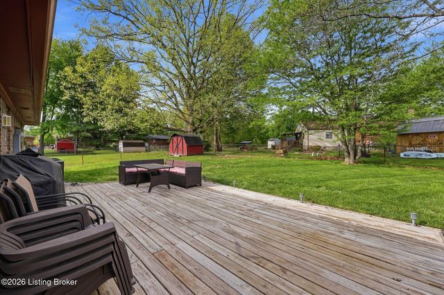 10802 Corbin Ct, Louisville, KY 40229