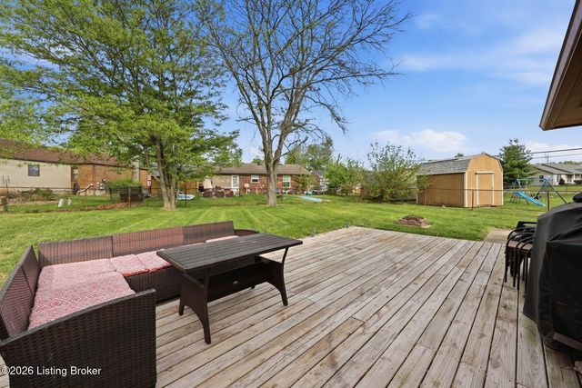 10802 Corbin Ct, Louisville, KY 40229