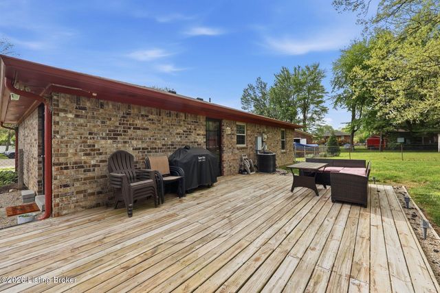 10802 Corbin Ct, Louisville, KY 40229