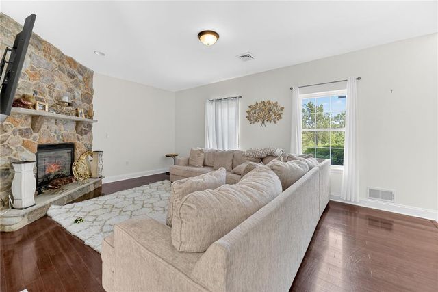 108 Peace Falls Road, Lehman Twp, PA 18302