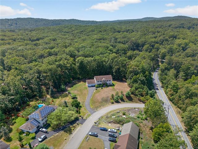 108 Peace Falls Road, Lehman Twp, PA 18302