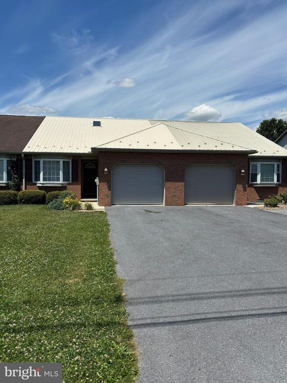 1253 PROGRESS RD, Chambersburg, PA 17201