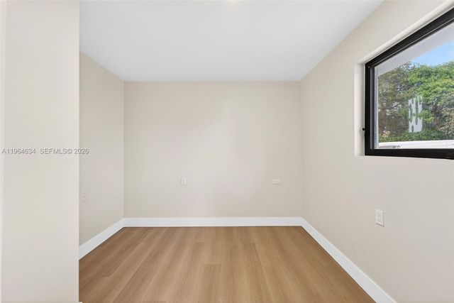 555 NW 94th St Front, Miami, FL 33150