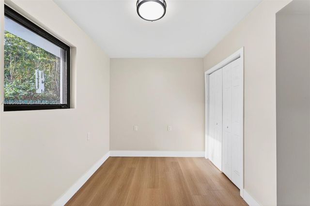 555 NW 94th St Front, Miami, FL 33150