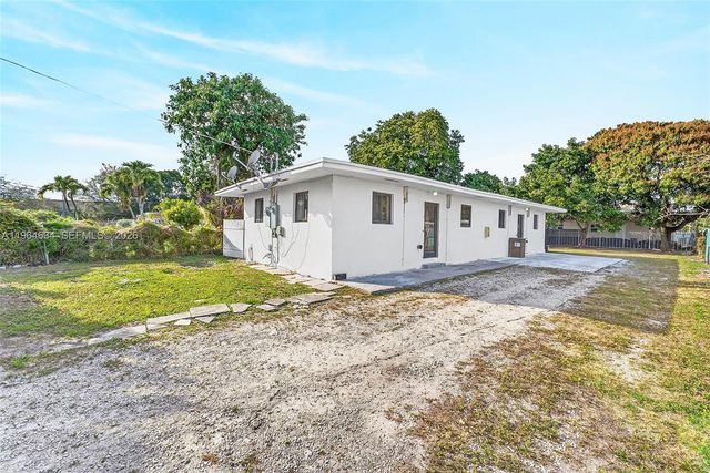 555 NW 94th St Front, Miami, FL 33150