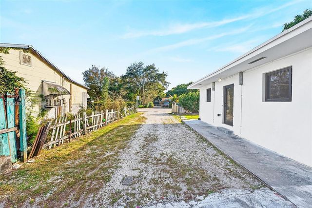 555 NW 94th St Front, Miami, FL 33150