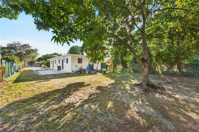 555 NW 94th St Front, Miami, FL 33150