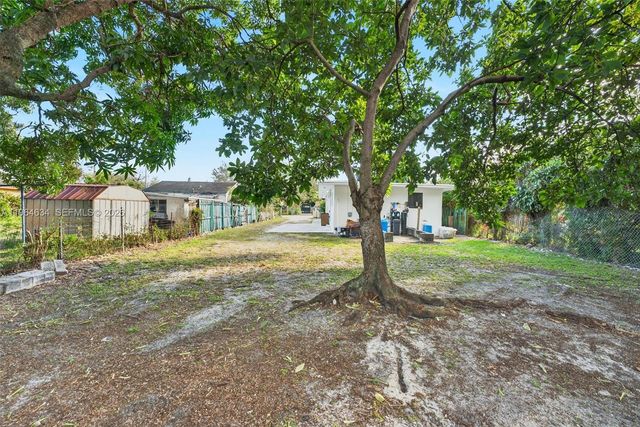 555 NW 94th St Front, Miami, FL 33150