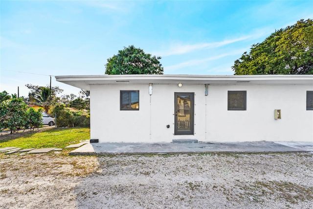 555 NW 94th St Front, Miami, FL 33150