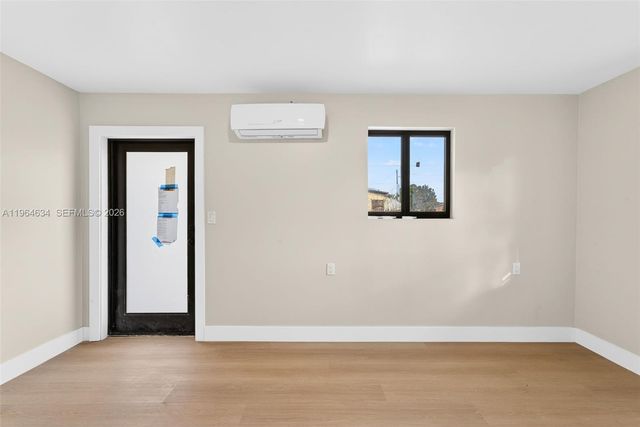 555 NW 94th St Front, Miami, FL 33150