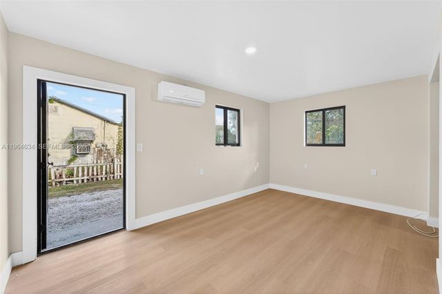 555 NW 94th St Front, Miami, FL 33150