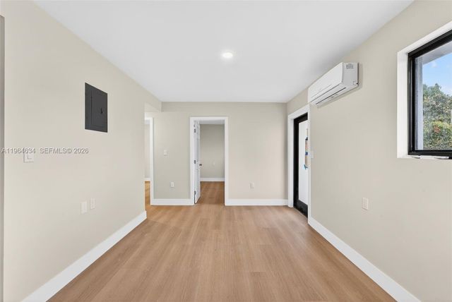 555 NW 94th St Front, Miami, FL 33150