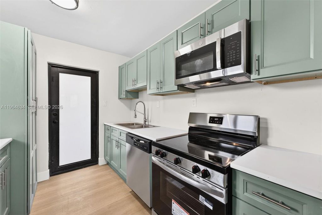 555 NW 94th St Front, Miami, FL 33150