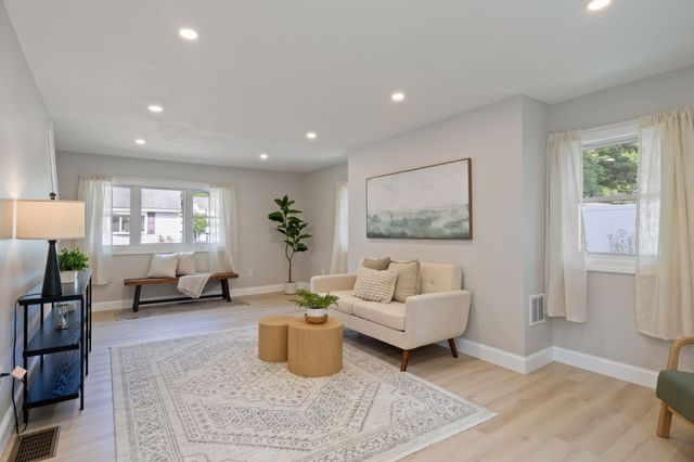 3 Greystone Road, Merrimac, MA 01860