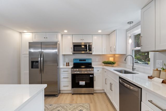 3 Greystone Road, Merrimac, MA 01860