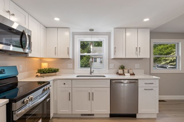 3 Greystone Road, Merrimac, MA 01860