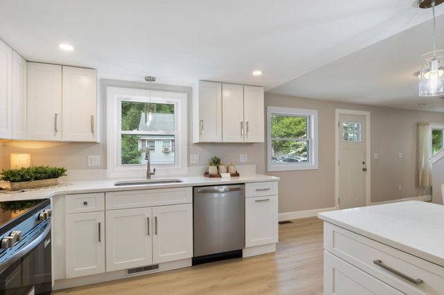 3 Greystone Road, Merrimac, MA 01860