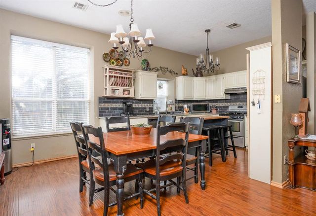 432 E Twelve Oaks Terrace, Mustang, OK 73064
