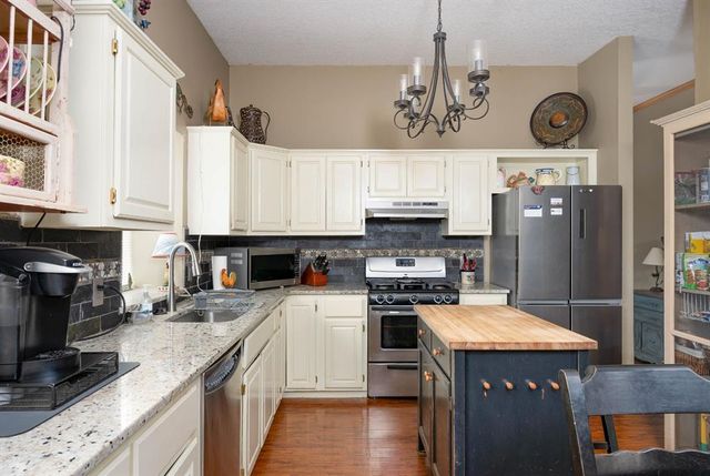 432 E Twelve Oaks Terrace, Mustang, OK 73064