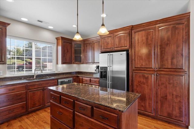 1174 Highlands Drive, Eagle Point, OR 97524