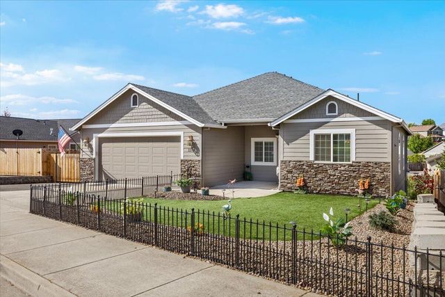 1174 Highlands Drive, Eagle Point, OR 97524