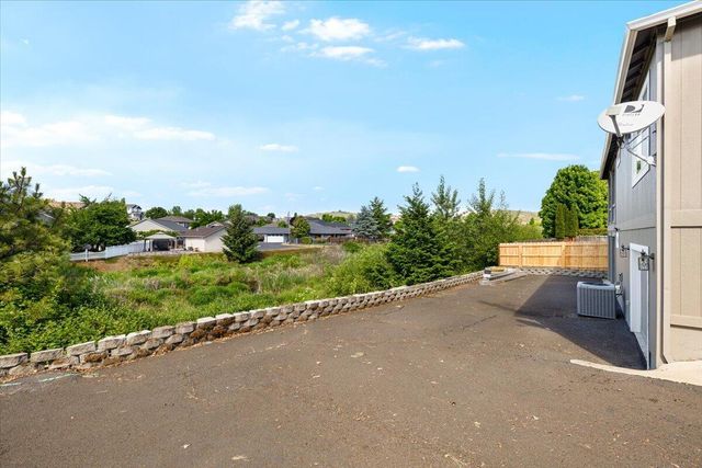 1174 Highlands Drive, Eagle Point, OR 97524