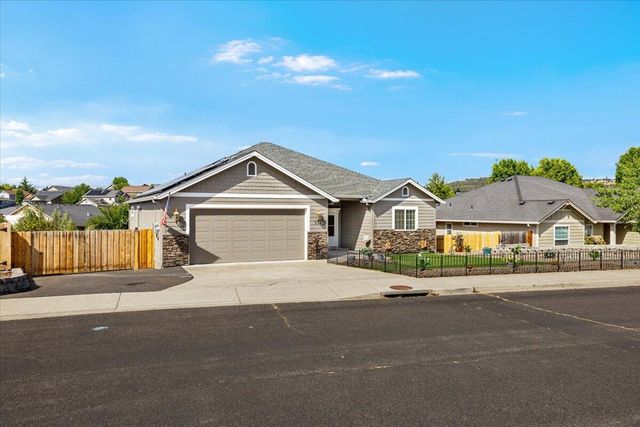 1174 Highlands Drive, Eagle Point, OR 97524