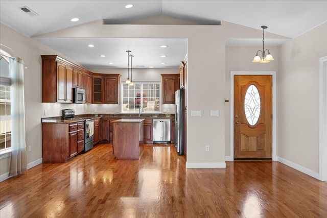 1174 Highlands Drive, Eagle Point, OR 97524