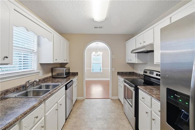 1033 Barley Drive, Hinesville, GA 31313