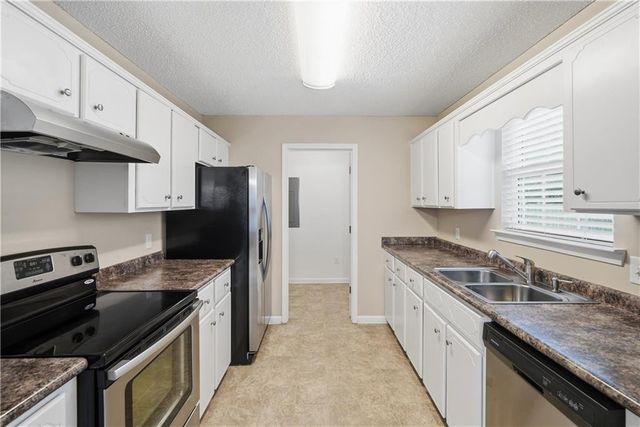 1033 Barley Drive, Hinesville, GA 31313