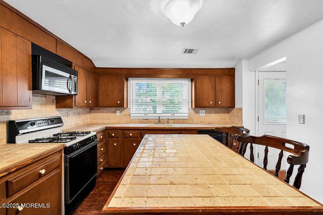 918 Charles Drive, Toms River, NJ 08753
