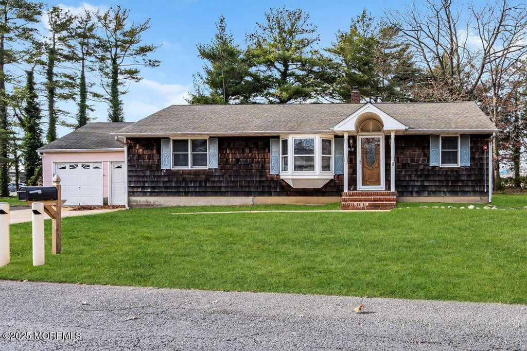 918 Charles Drive, Toms River, NJ 08753