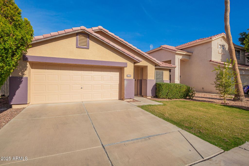 3822 W FALLEN LEAF Lane, Glendale, AZ 85310 — photo 2