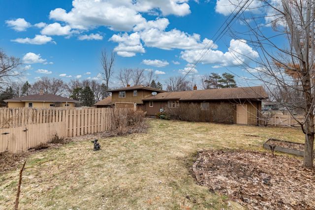 4497 S Oak Leaf Court, Vadnais Heights, MN 55127