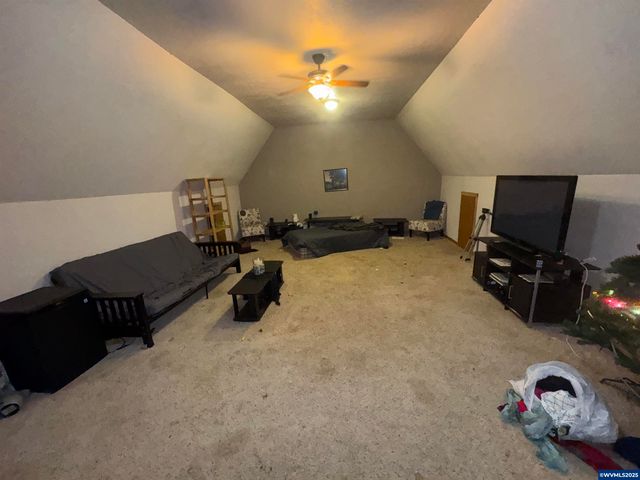 389 C St, Independence, OR 97351