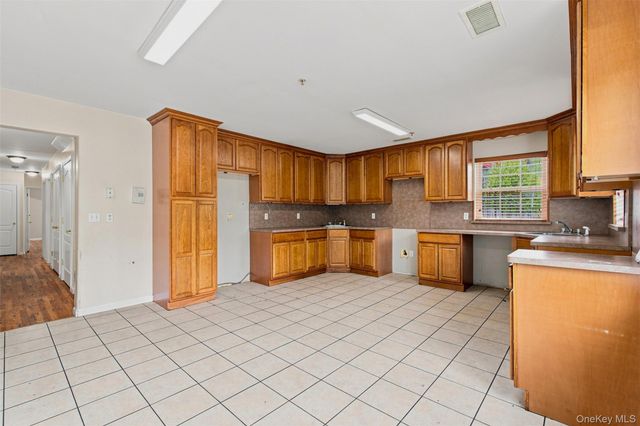7 Elm Street 112, Spring Valley, NY 10977