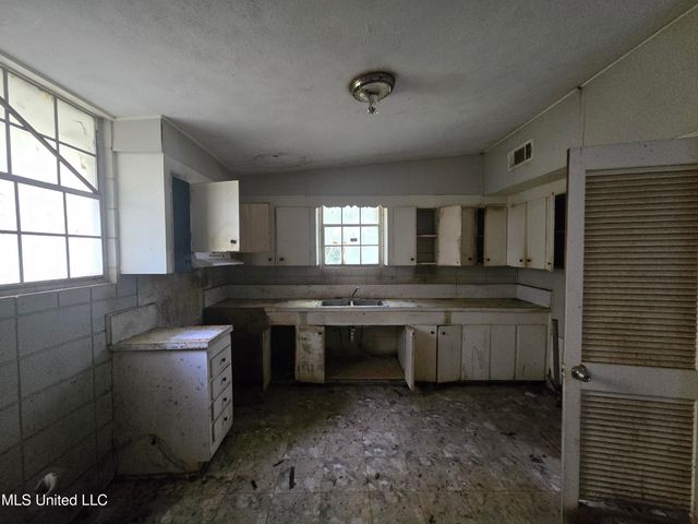 1104 Mccluer Road, Jackson, MS 39212